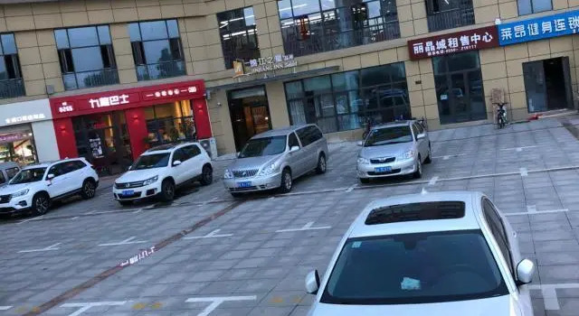 Jinjiang Inn Select Chuzhou Zhongdu Avenue, Prenota Hotel Hotel a Anhui con parcheggio, Parcheggio