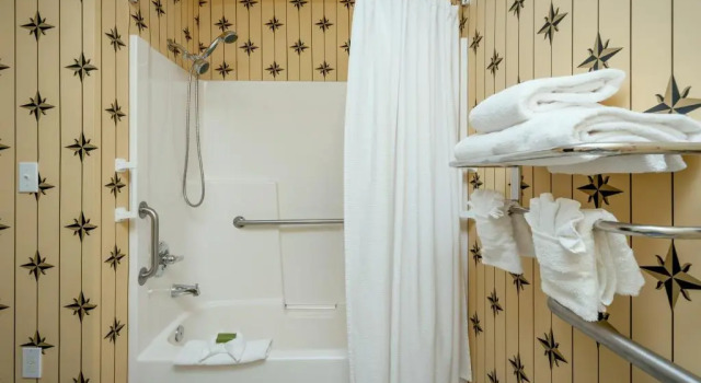 Двухместный номер Deluxe Plaza Inn & Suites at Ashland Creek