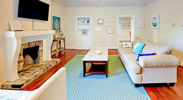 127 E Liberty Townhouse Unit A 1 Bedroom 1.5 Bathroom Townhouse, Rezerwuj Dom wakacyjny Domki letniskowe w Savannah, Domek