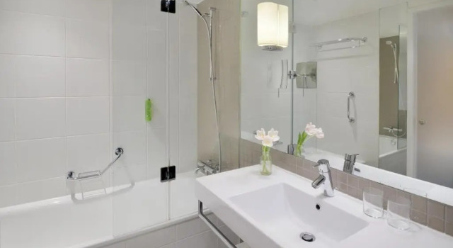 Двухместный номер Superior Mövenpick Hotel Amsterdam City Centre