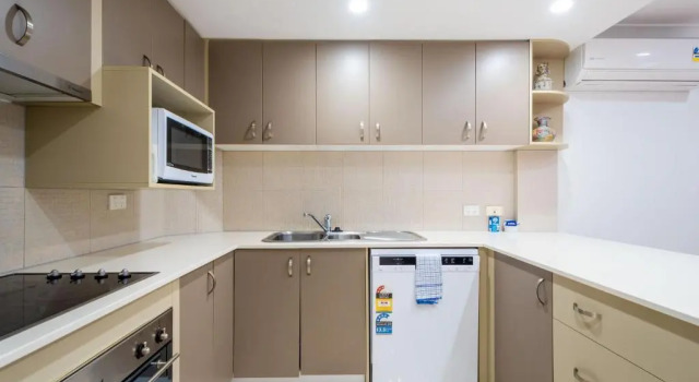 Апартаменты Deluxe Sandrift Beachfront Apartments