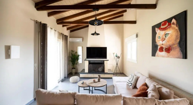 Meltemi Beach House - a seaside Luxury maisonnette, Prenota Hotel Aigio Acaia