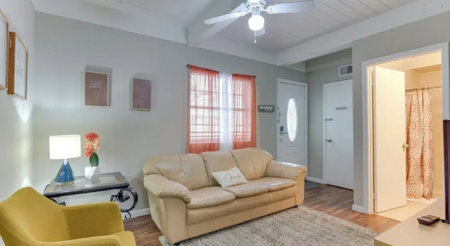 < 1 Mi to Pleasure Pier: Unit in Galveston!, Забронировать Апартаменты/квартира Отели Галвестон с парковкой, рядом с Betty Head Oleander Garden Park, Парковка