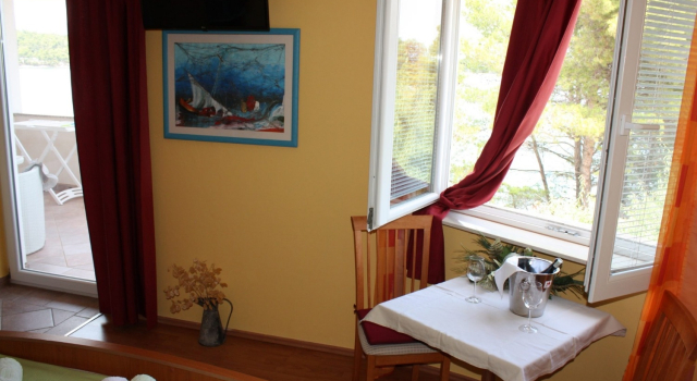 Studio apartment Niko - with pool : A5 Jelsa, Island Hvar, Забронировать Апартаменты/квартира Отели Врбоска с парковкой, рядом с Частный Пляж «Виллы Эмма», Парковка
