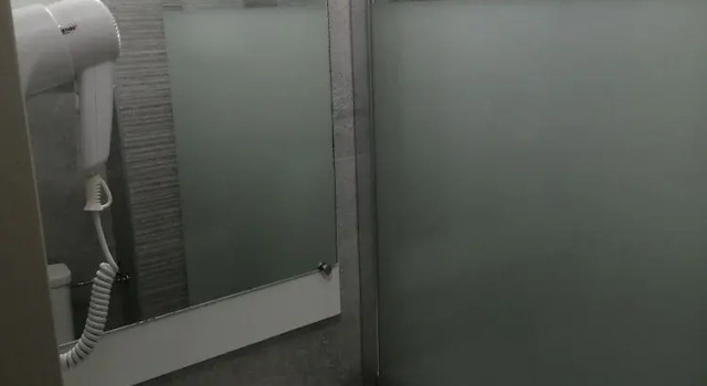 Confort chambre Hôtel Arc-En-Ciel - Entièrement Rénové