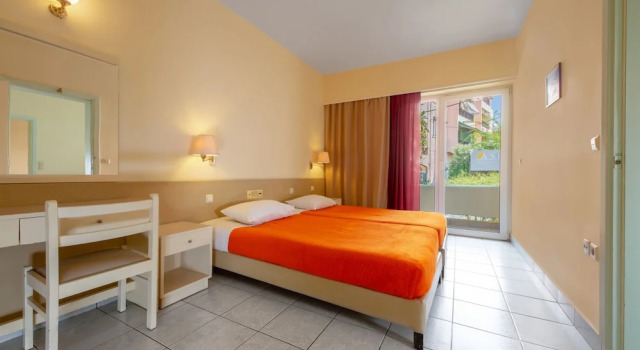 Семейные апартаменты с 2 комнатами с балконом Pavlos Hotel