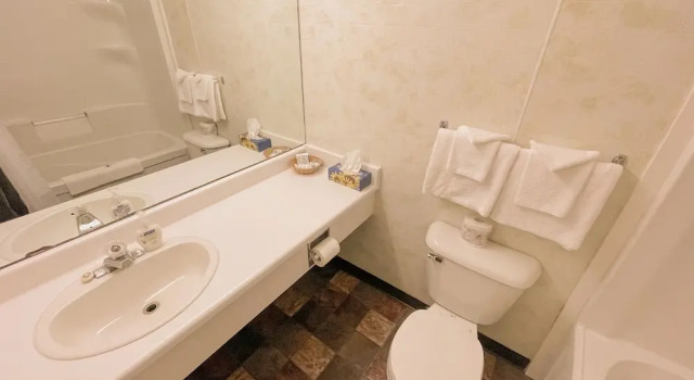 Семейный люкс с балконом Silverwood Motel