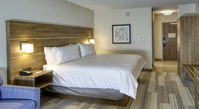 Двухместный люкс Holiday Inn Express & Suites Omaha Downtown - Old Market by IHG