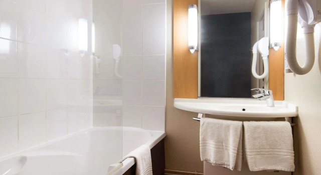 Четырёхместный номер Standard ibis Tours Nord