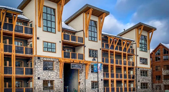 Апартаменты Spring Creek White Spruce Lodge Luxury 1 Bedroom plus Den by Mountain Haven Vacations