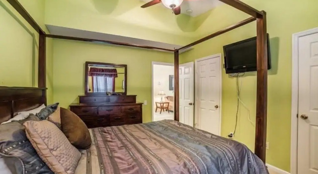 Lovely 4 Bedroom 3 Bath Pool Home In Gated Resort