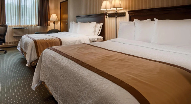 Четырёхместный номер Standard Best Western Plus Fairfield Executive Inn