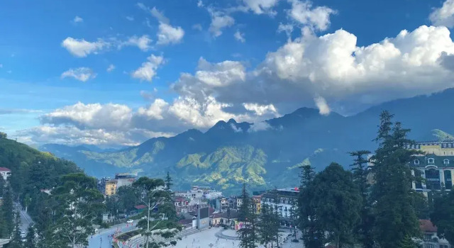 Номер Deluxe с балконом и с видом на горы Sapa Wings Hotel