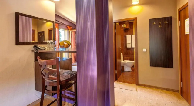 Полулюкс Eleganza Family Hotel - Free Parking