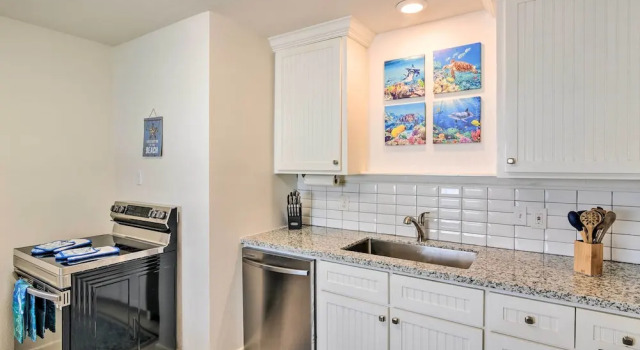 Коттедж Blue Dolphin' Cottage: Walk to Galveston Seawall!