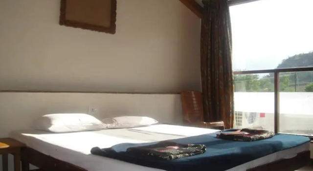 Lotus Resort, Забронировать Курортный отель Отели штата Махараштры с бассейном, Бассейн