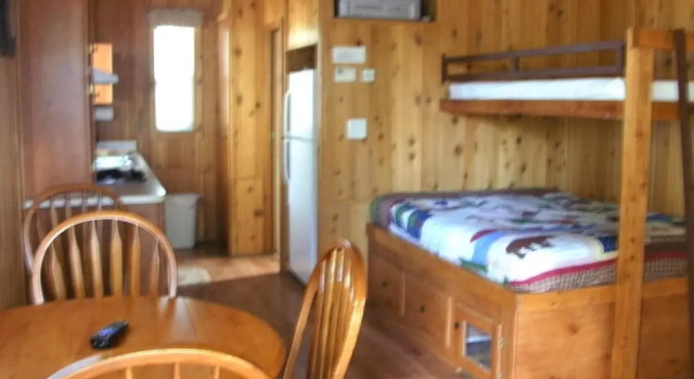 Bend-Sunriver Camping Resort Studio Cabin 6, Buchen Sie Campingplatz Camping & Glamping in Oregon, Campingplatz