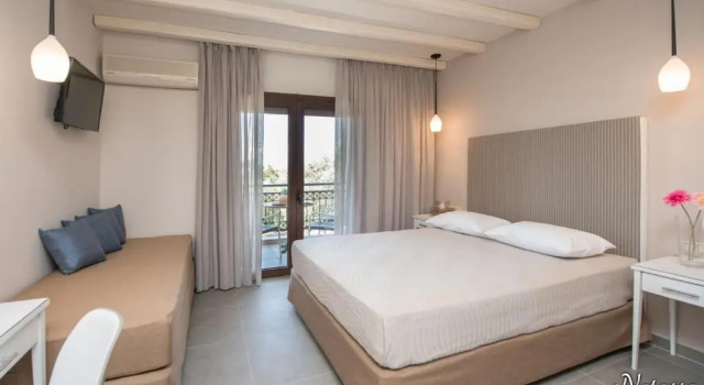 Четырёхместный номер Standard с видом на море Hotel Villa Natassa