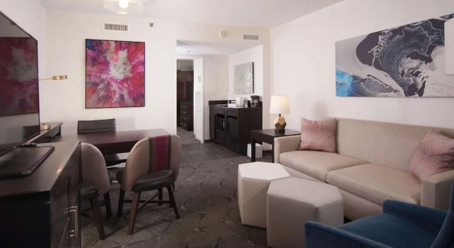 Люкс Accessible Embassy Suites by Hilton Raleigh Crabtree