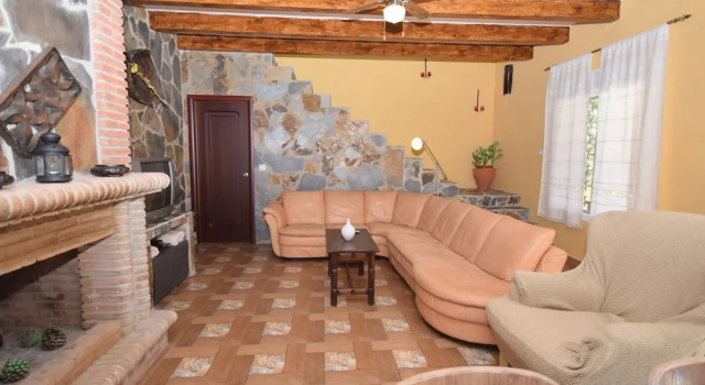 Beautiful Detached Villa Near Arenas With Delightful Terrace and Stunning View, Reserva ahora Villa Hoteles en Arenas con piscina, Piscina