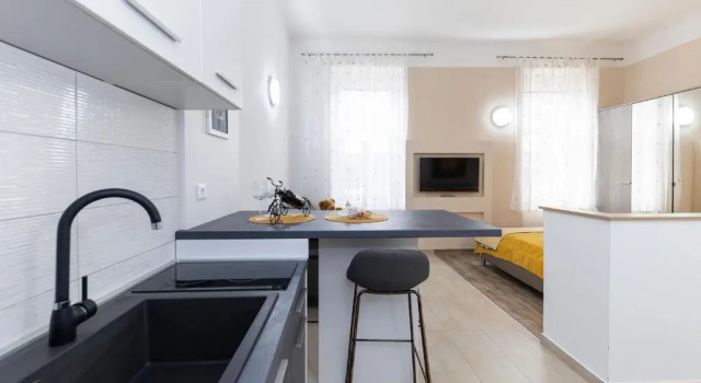 Студия Apartments & Rooms Kolovare Beach 3, Zadar