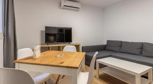 CERVANTES Apartment 03 2BR 1BT, Забронировать Апартаменты/квартира Апартаменты Малаги, рядом с Музей Кармен Тиссен, Апартаменты/квартира