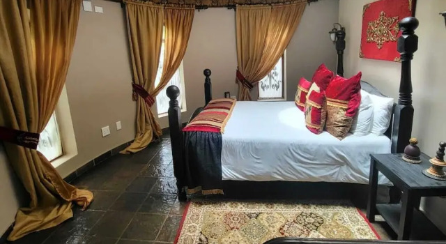 Двухместный люкс с балконом Excalibur Boutique Hotel