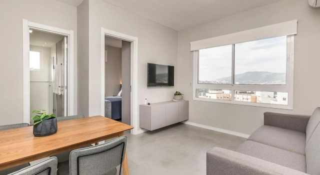 Lindo Apto Para Casal Porto Alegre Con1820, Забронировать Отель Отели Порту-Алегри с бассейном, рядом с Музей науки и технологий PUCRS, Бассейн