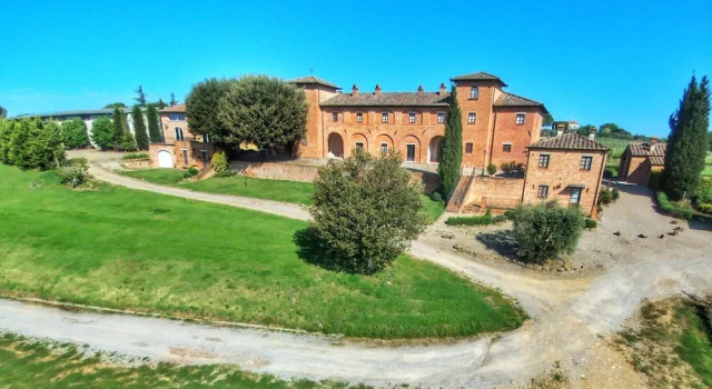 Luxurious Farmhouse in Montepulciano with Swimming Pool