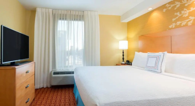 Двухместный люкс Executive c 1 комнатой Fairfield Inn & Suites by Marriott Louisville Downtown