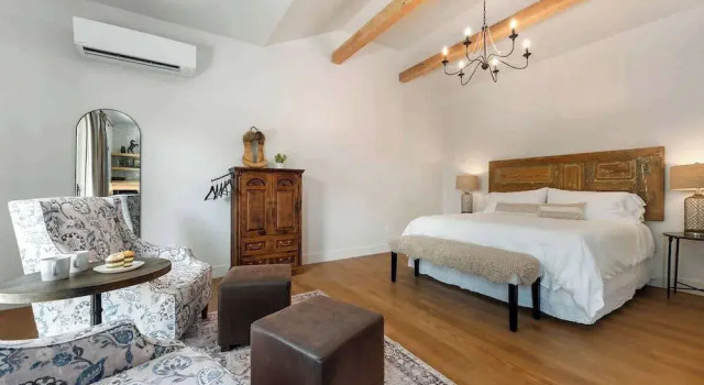 Коттедж The Stables Suite Two