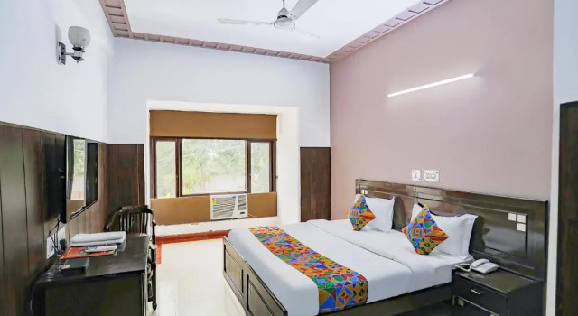 Люкс Fabhotel Traika Inn