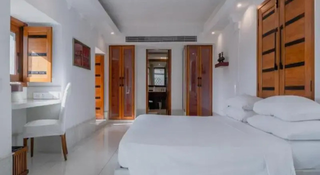 2 soveværelser i suite med altan Devi Garh by Lebua