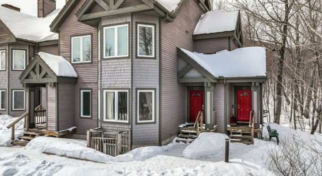 Апартаменты Ski-in Resort Family Condo w/ Deck at Jay Peak!