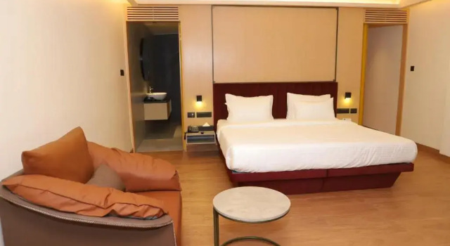 Люкс 37th Crescent Navi Mumbai