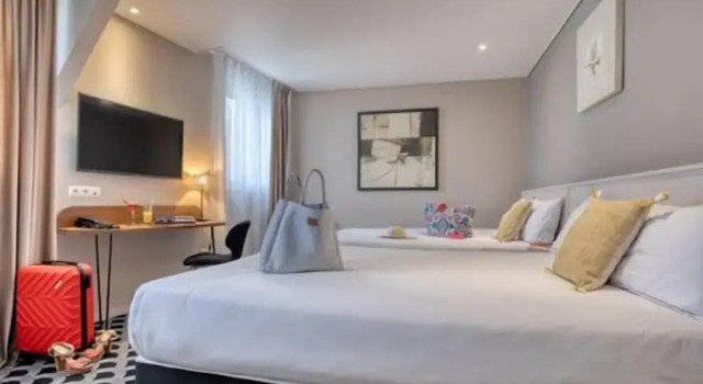 Четырёхместный номер Family Brit Hotel Les Voyageurs