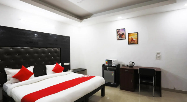 Super Collection O Tipsyy Inn, Забронировать Отель Отели Гургаон с парковкой, рядом с Whirlpool of India Ltd, Парковка