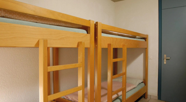 Кровать в общем номере Youth Hostel Sion