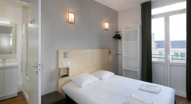 Люкс Privilege с балконом Hotel Foch Nancy Gare