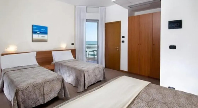 Четырёхместный номер Standard seafront Hotel Nuovo Diana