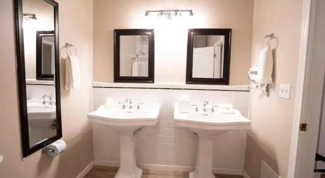 Полулюкс Deluxe Amsterdam Castle NY