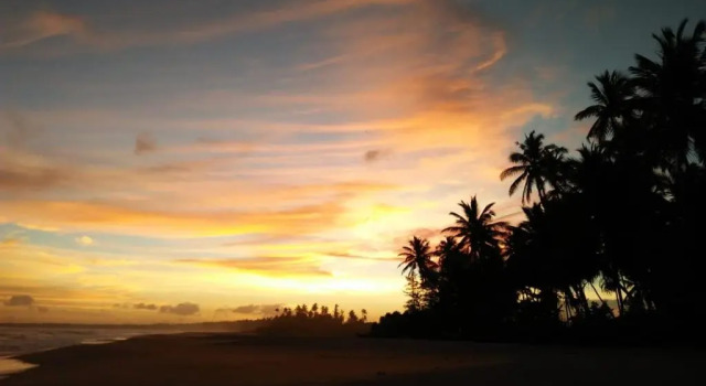 Arhimser Villa-superb 4 bedrooms beachfront bb for 8 plus 2 extra beds in Ranna, Tangalle, airport shuttle, BBQ, meals, fully serviced