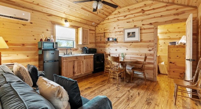 Hr 2- The Blue Sky 1 Bedroom Cabin by RedAwning, Rezervați Hotel Fredericksburg Texas Wine Country