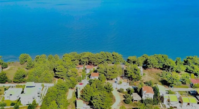Вилла Helios Seafront Villa Rachoni - 3 bedrooms 7 guests