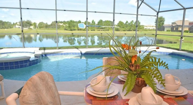 Deluxe Lake Side 3 Br condo by RedAwning
