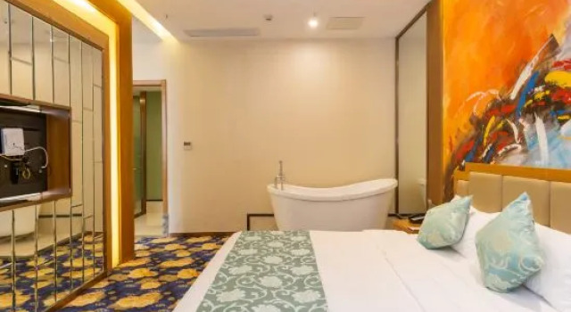 Suite Ramada by Wyndham Taixing