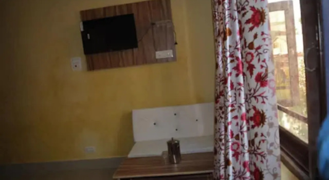 Номер Deluxe Goroomgo Nice One Palace Srinagar