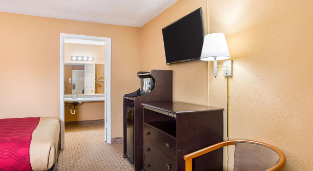 Четырёхместный номер Standard Econo Lodge Jacksonville near Little Rock Air Force Base