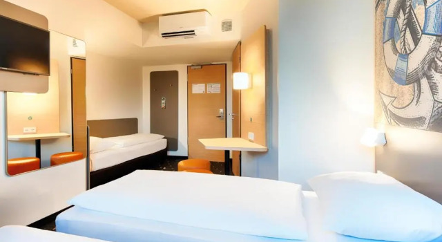 Трёхместный номер B&B Hotel Emden