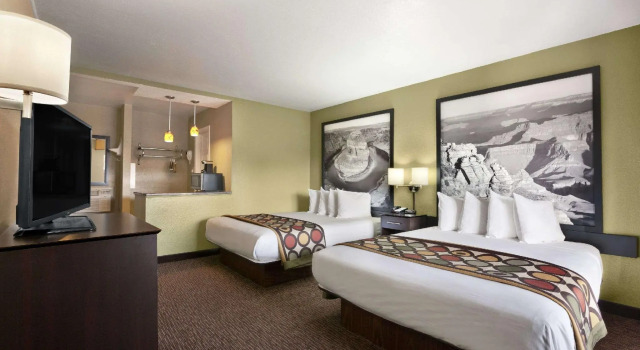 Четырёхместный номер Standard Super 8 by Wyndham NAU/Downtown Conference Center